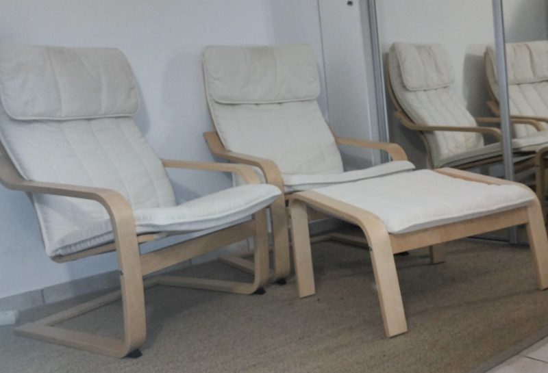 Fauteuils POANG avec repose pieds