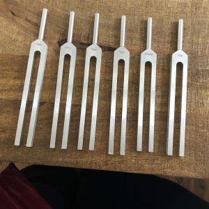 Lot de diapasons – Différentes fréquences – complet