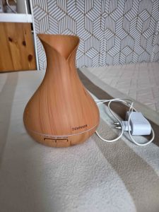 Diffuseur d’huiles essentielles effet bois – design zen – très bon état