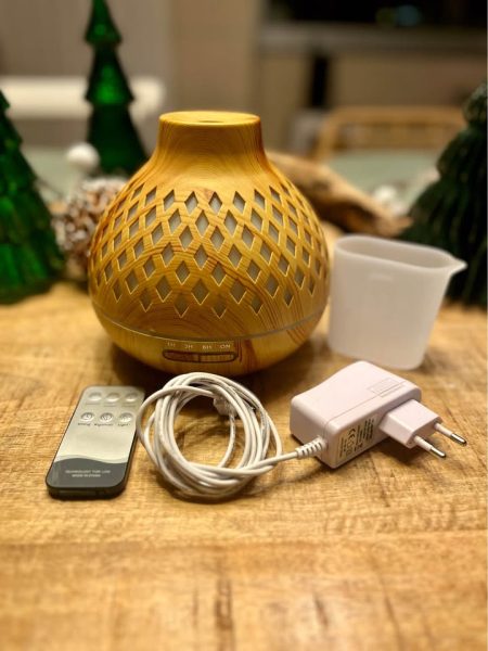 Diffuseur d’huiles essentielles effet bois – LED multicolore + télécommande