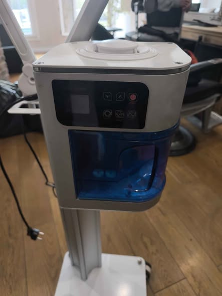 Vapozone professionnel tactile avec loupe + lumière – Très bon état