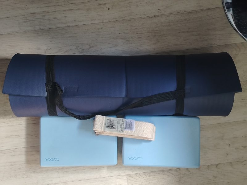 Yoga ensemble tapis cales et sangle