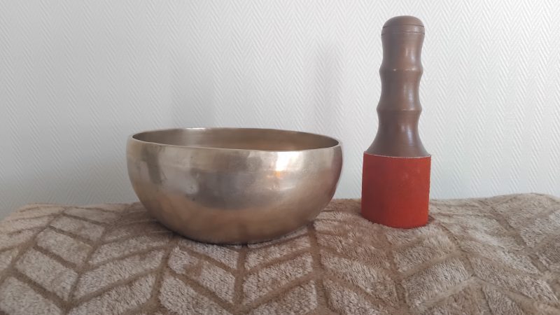 Bol tibétain martelé aux 7 métaux