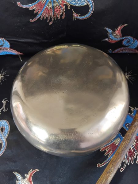Bol tibétain martelé artisanalement 20 cm – Méditation & relaxation