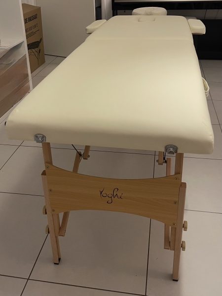 VENDUE Table de massage, housse de transport, matériel et accessoires et livre, tout est NEUF.
