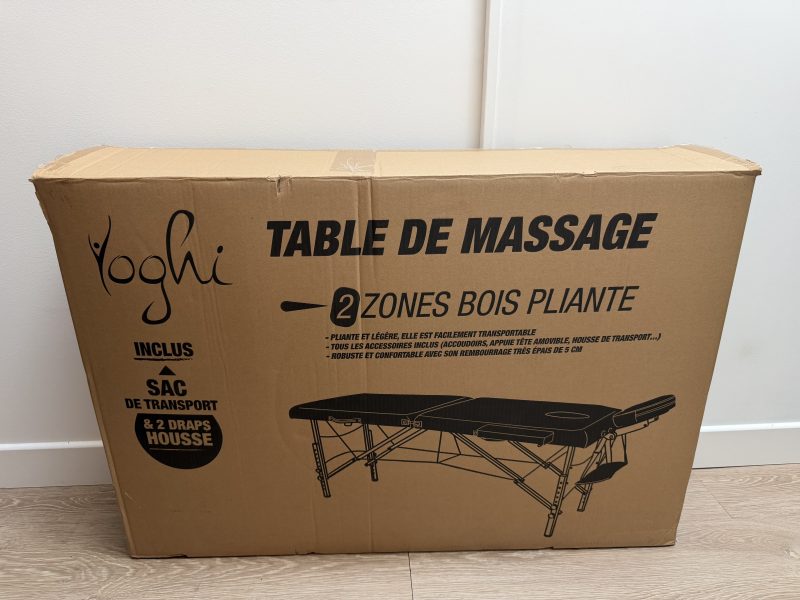 VENDUE Table de massage, housse de transport, matériel et accessoires et livre, tout est NEUF.