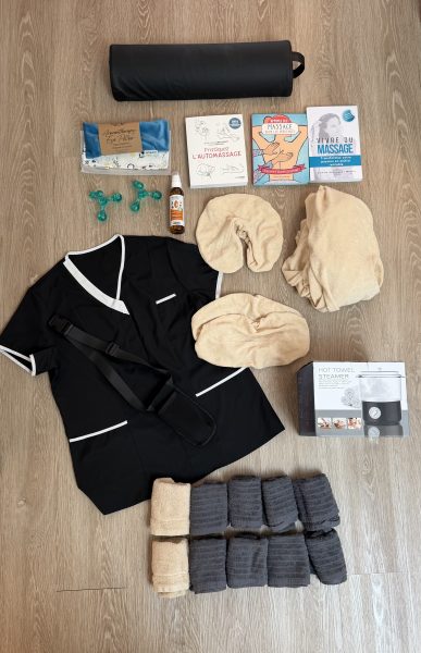 VENDUE Table de massage, housse de transport, matériel et accessoires et livre, tout est NEUF.
