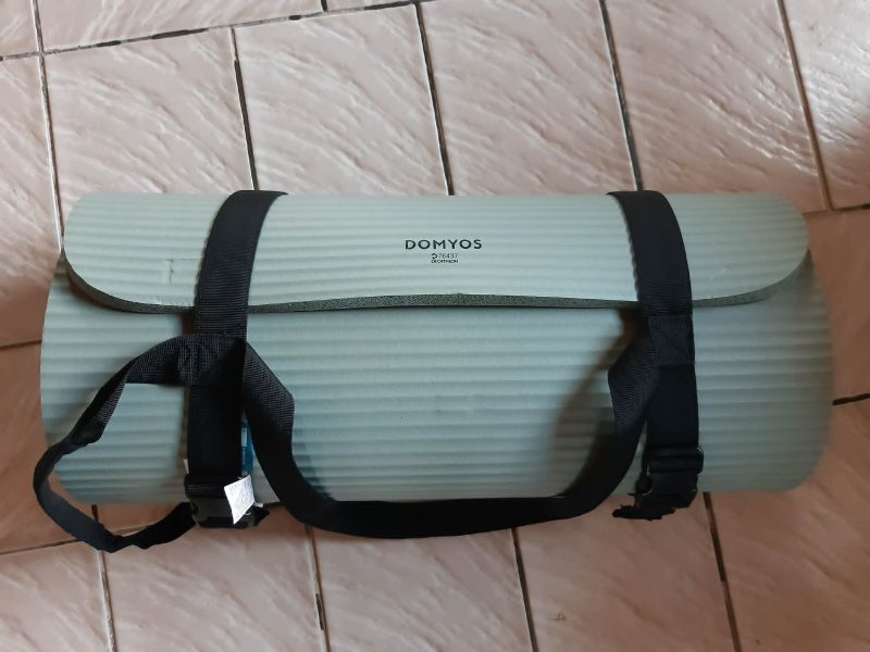 Lot complet yoga : tapis, briques, coussin de méditation, genouillères et accessoires