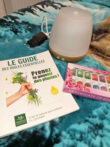 Diffuseur d’huiles essentielles + coffret huiles + livre aromathérapie