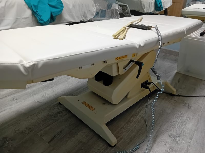 Table de soins électrique