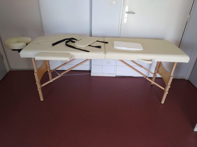 Table de massage pliante TecTake beige comme neuve + accessoires