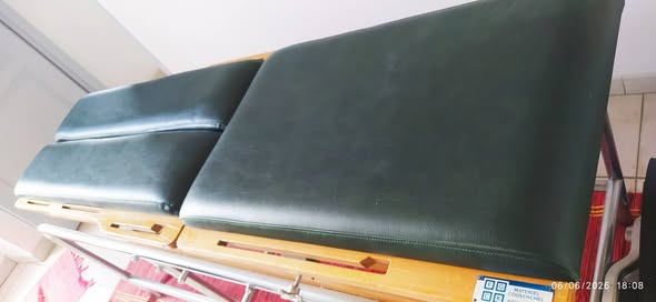 vends une table de massage de kiné