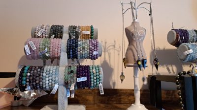 Bracelets en pierres naturelles et pendules