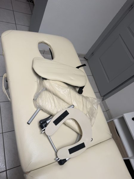 Table de massage avec accessoires
