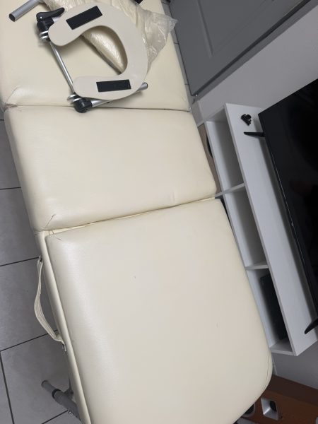 Table de massage avec accessoires