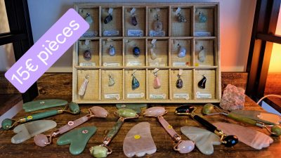 Accessoires massage du visage en pierre naturelle et pendentifs