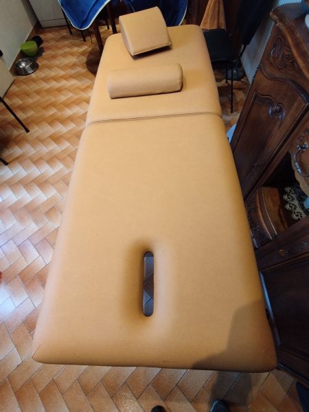 Table de massage en simili cuir
