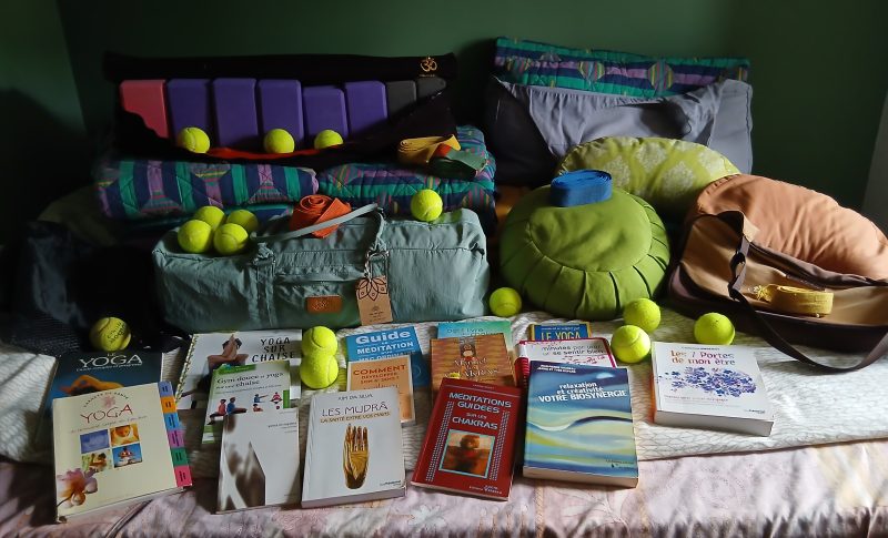 Accessoires et livres de yoga