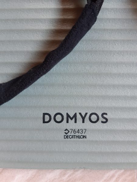 Tapis, briques, genouillères, coussins, chaussons idéal pour la pratique du yoga
