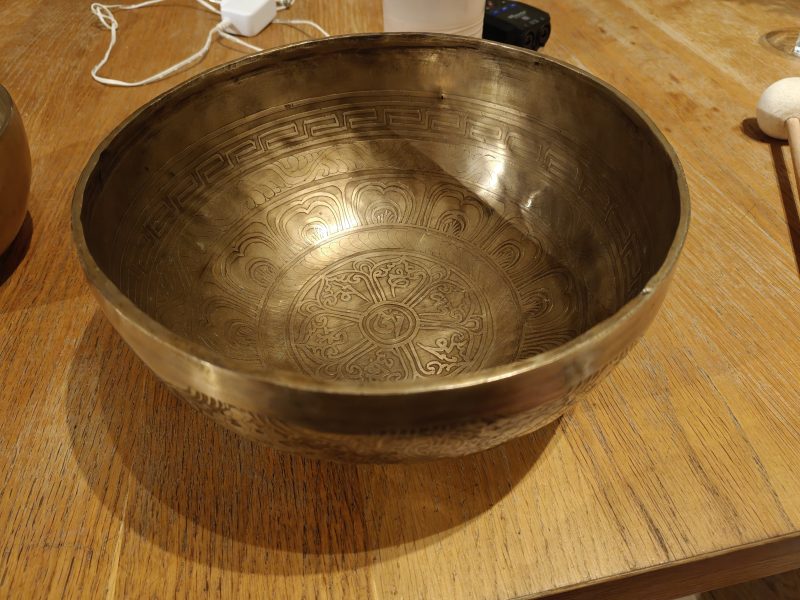 Bol tibétain entièrement gravé type ancien 1740g
