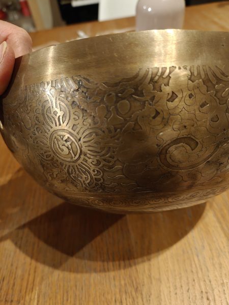 Bol tibétain entièrement gravé type ancien 1740g